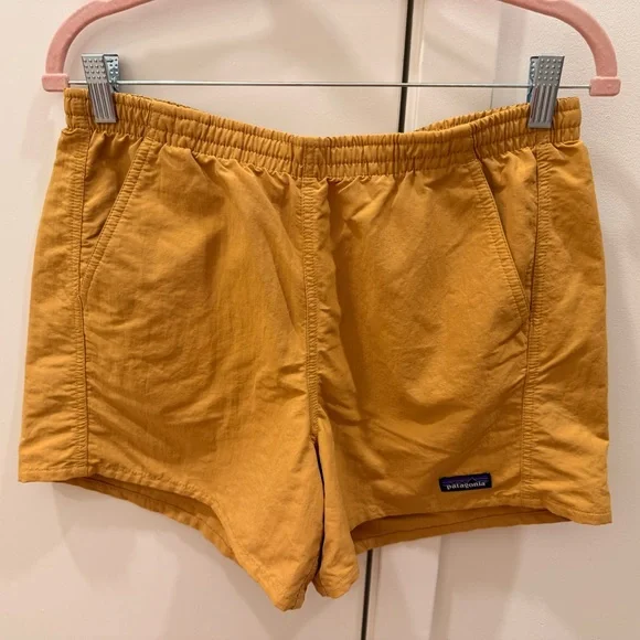 NWOT Patagonia Women's Funhoggers 4” Shorts | Medium (US 4-6) - Picture 10 of 11
